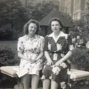 mom-sister2_1942